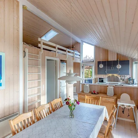 Amazing Home In Otterup With Kitchen בית נופש אוטרופ