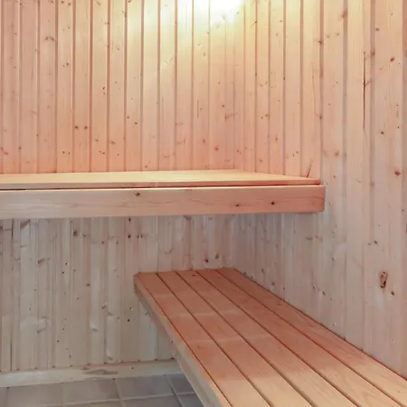 91 With Hot Tub Оттеруп