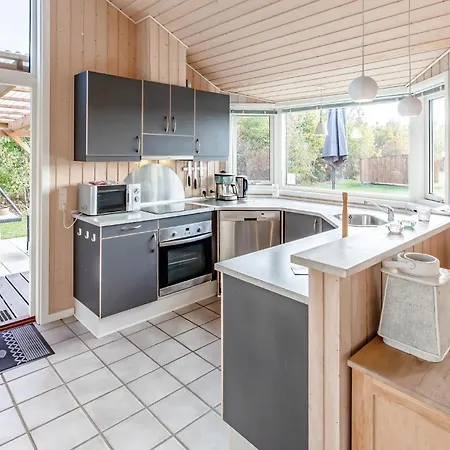 Amazing Home In Otterup With Kitchen * אוטרופ