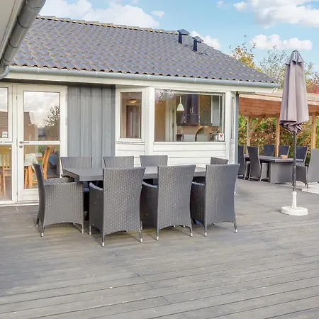 Amazing Home In Otterup With Kitchen בית נופש אוטרופ