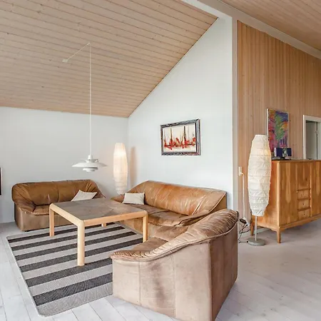 91 With Hot Tub 펜션