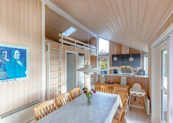 91 With Hot Tub Ferienhaus Otterup