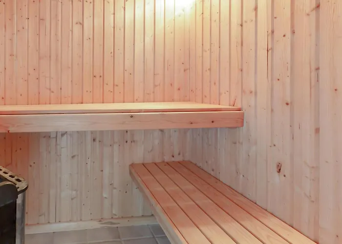 91 With Hot Tub Otterup