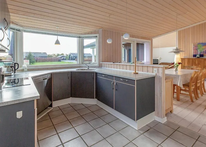 91 With Hot Tub Otterup